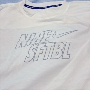 Women’s College World Series Nike Swag bag Softball shirt DC7256-100 size S